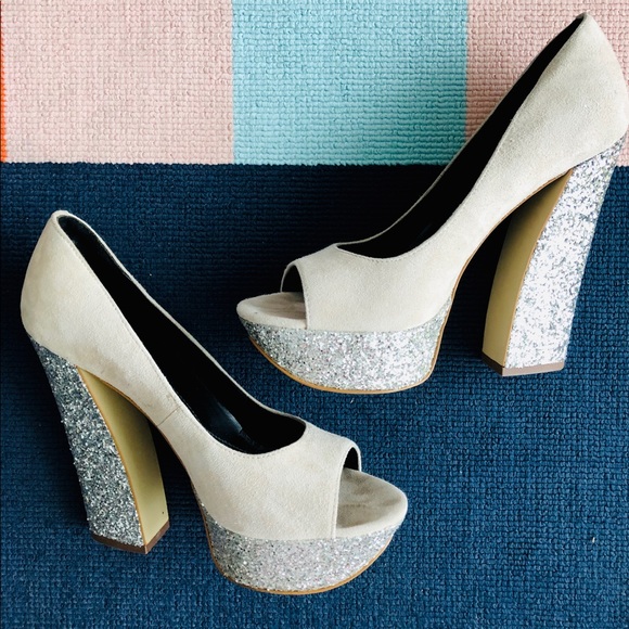 Sky High Peep Toes - Picture 2 of 8